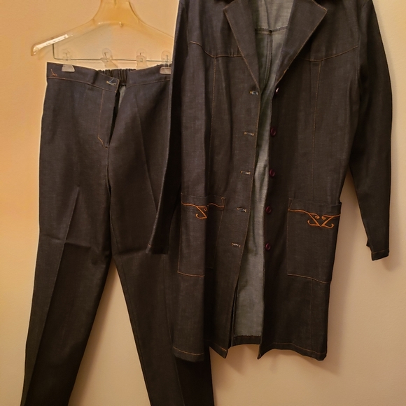 Blue pants suit - Picture 2 of 3